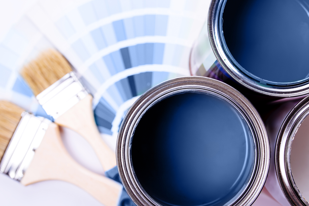 Paint,Brushes,Placed,On,Top,Of,Can,Filled,With,Blue